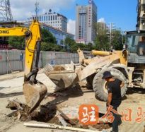 女人操男人网站高温下的坚守｜道路建设者用汗水铺就畅通路